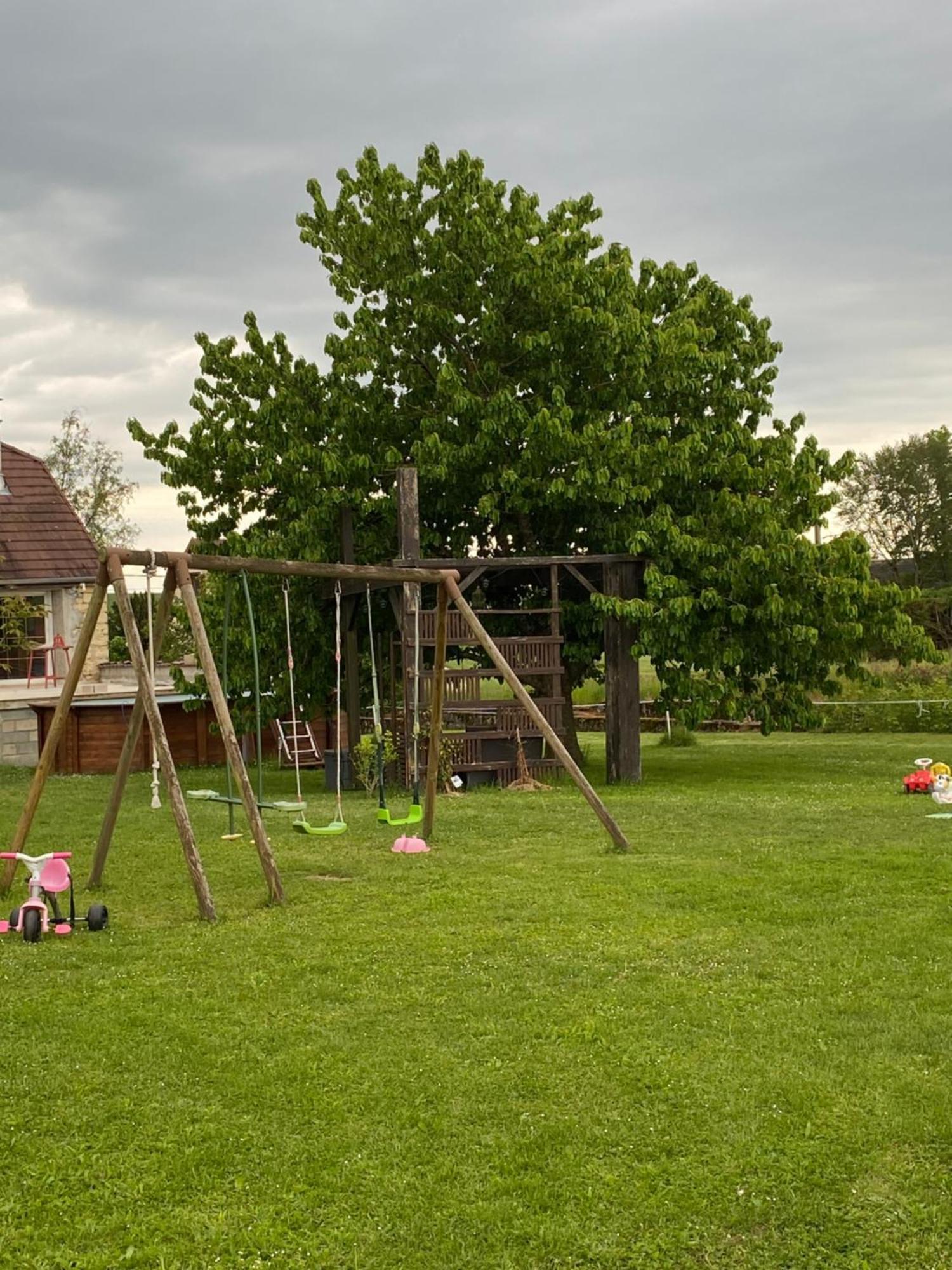 Complexe Familial Villa Charmes  Exteriör bild